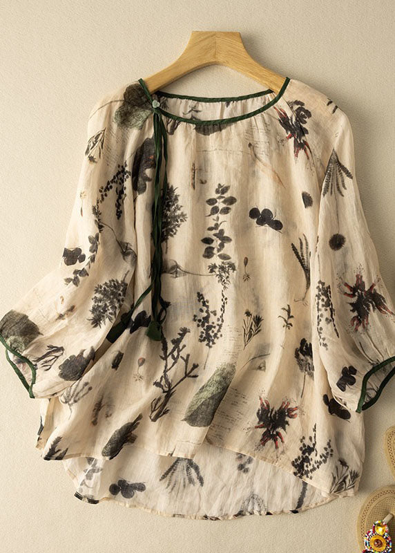 Classic Vintage Blouse with a Flattering Fit