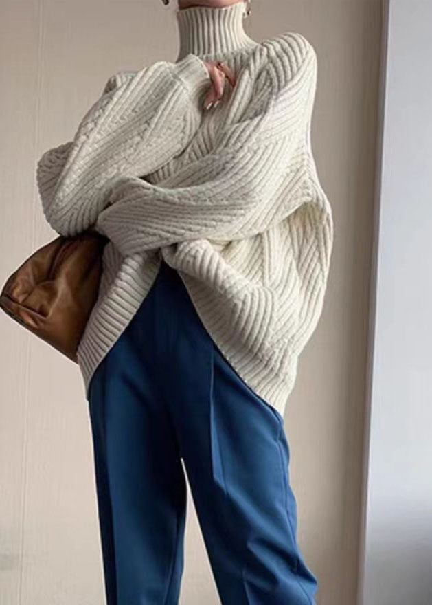 Effortlessly Elegant Sweater with a Timeless Design
