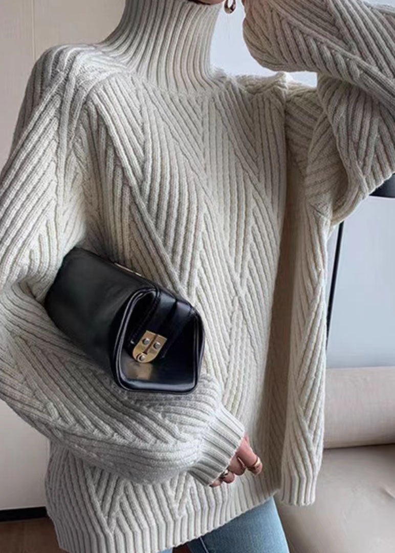 Effortlessly Elegant Sweater with a Timeless Design