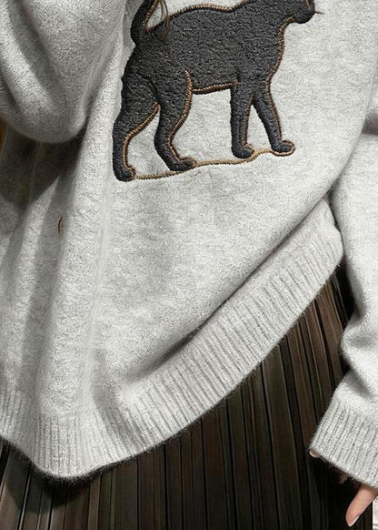 Classic Vintage Pullover with a Flattering Fit