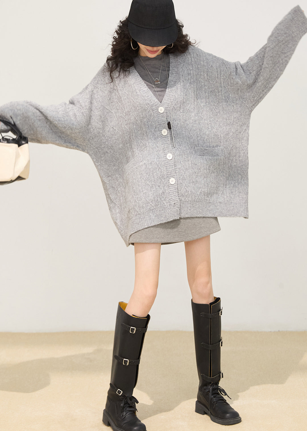 Effortlessly Elegant Cardigan with a Timeless Design