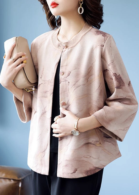 Well Tailored Coat with a Graceful Silhouette