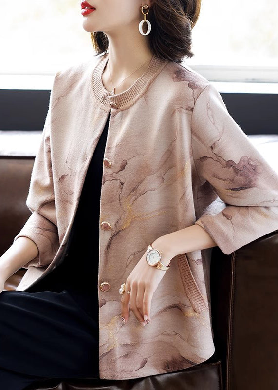 Well Tailored Coat with a Graceful Silhouette
