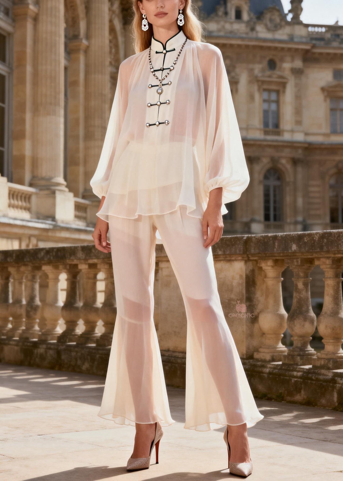 Well Tailored Trousers with a Graceful Silhouette