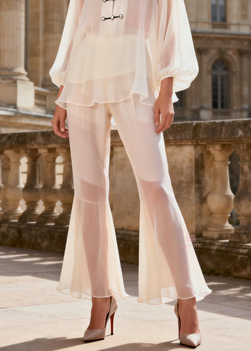 Well Tailored Trousers with a Graceful Silhouette