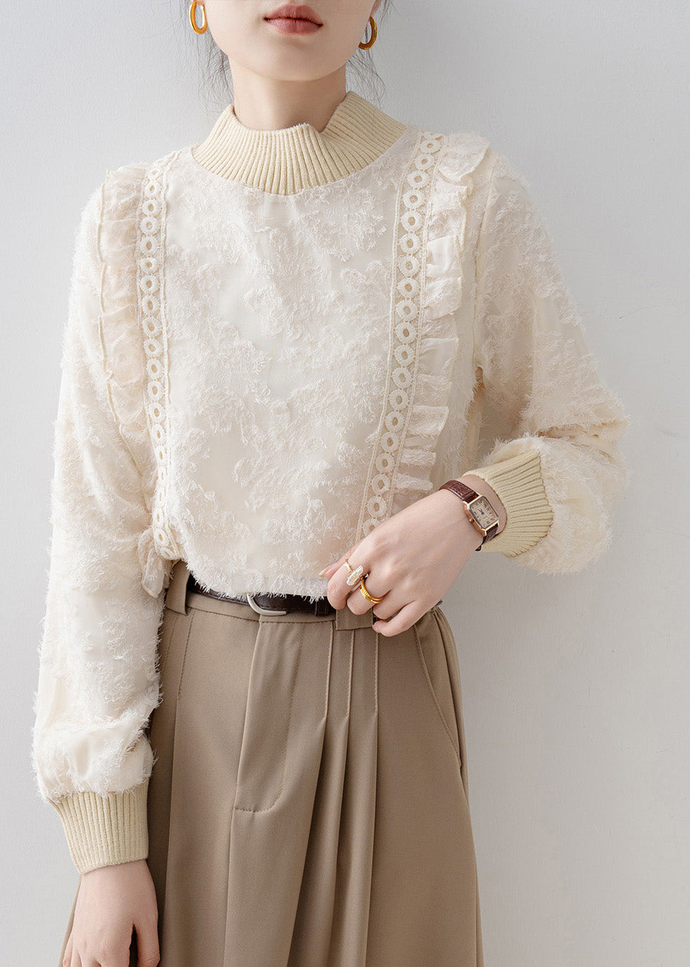 Well Tailored Blouse with a Graceful Silhouette