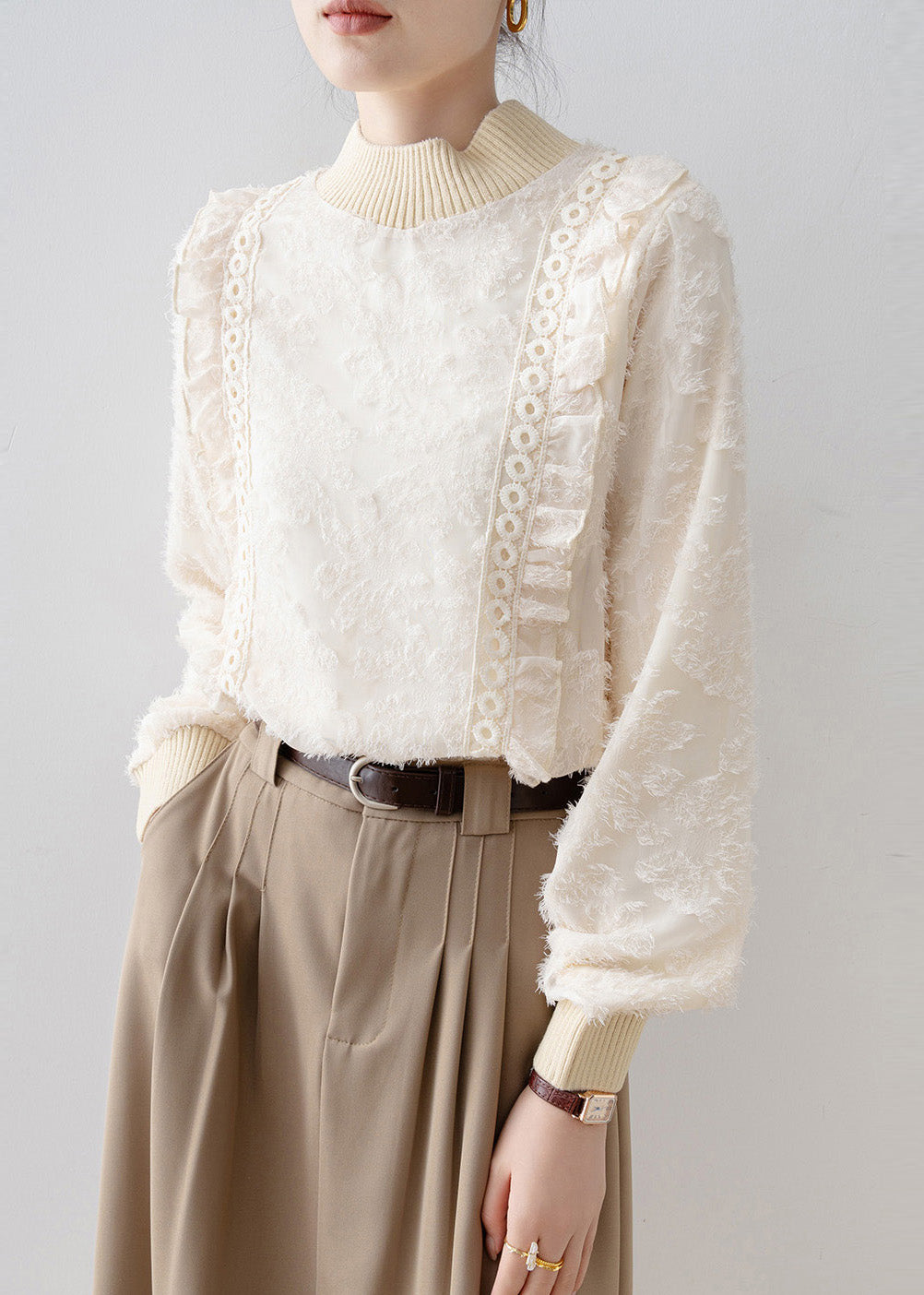 Well Tailored Blouse with a Graceful Silhouette