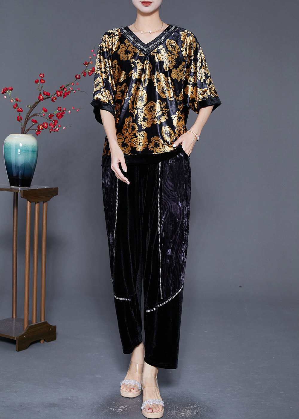 Effortlessly Elegant Garment with a Timeless Design