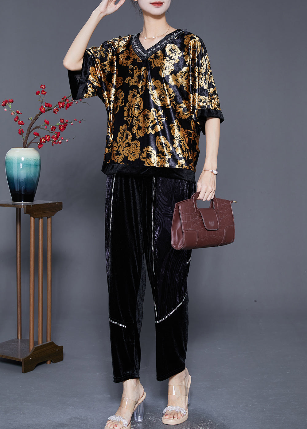 Effortlessly Elegant Garment with a Timeless Design