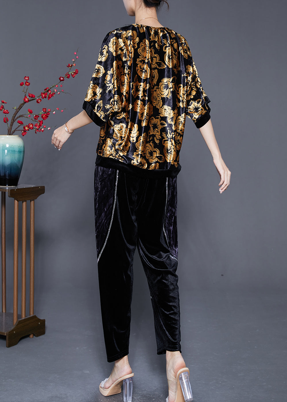 Effortlessly Elegant Garment with a Timeless Design
