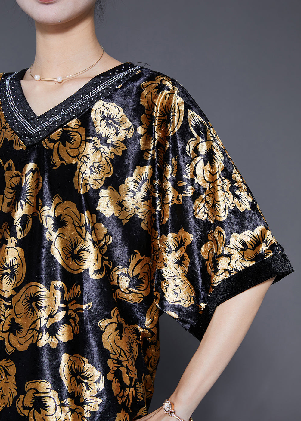 Effortlessly Elegant Garment with a Timeless Design