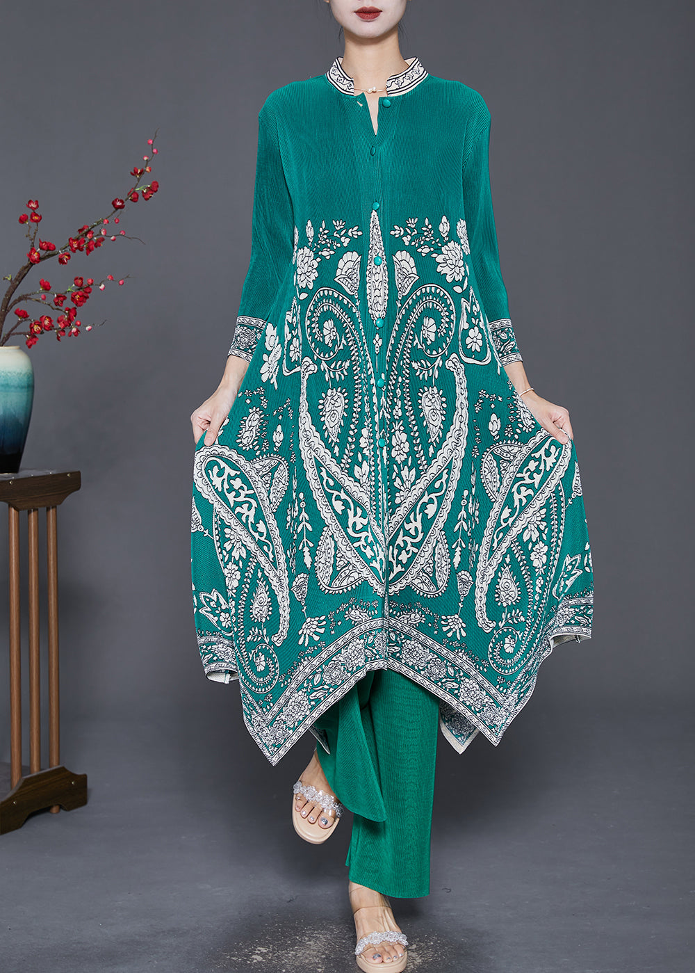 Well Tailored Dress with a Graceful Silhouette