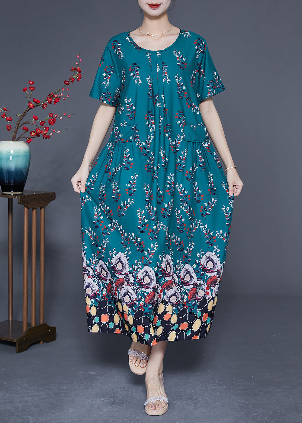 Well Tailored Dress with a Graceful Silhouette