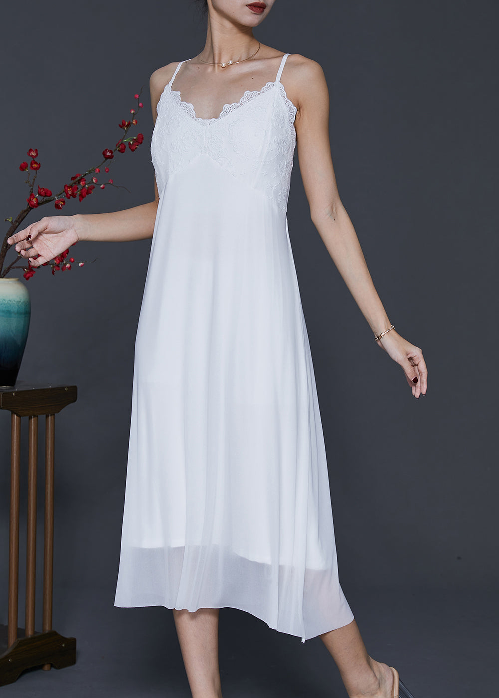Beautifully Finished Dress in a Timeless Design
