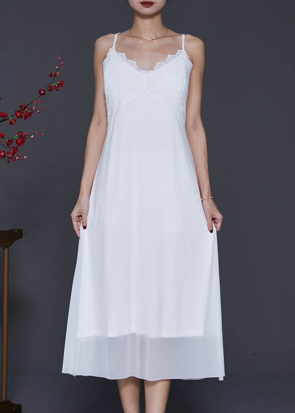 Beautifully Finished Dress in a Timeless Design