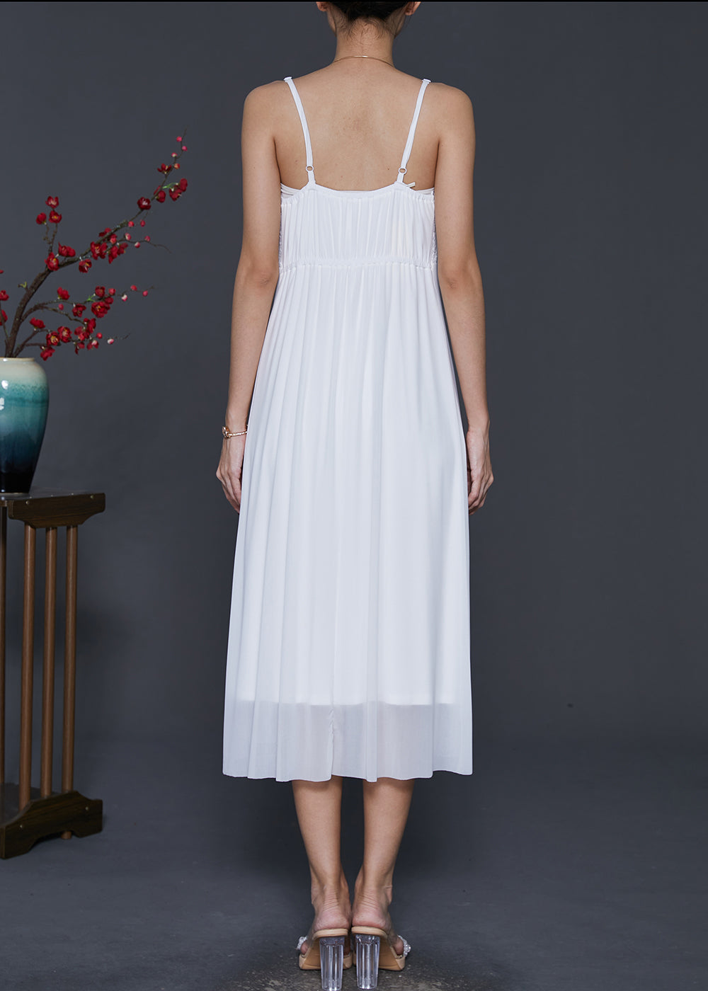 Beautifully Finished Dress in a Timeless Design