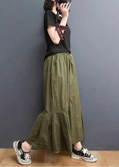 Well Tailored Trousers with a Graceful Silhouette