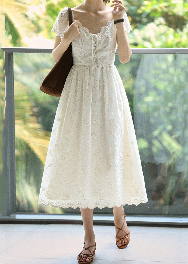 Well Tailored Dress with a Graceful Silhouette