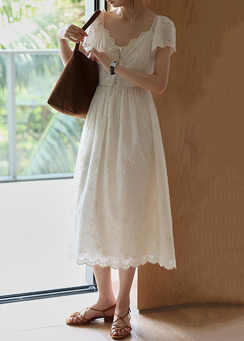 Well Tailored Dress with a Graceful Silhouette