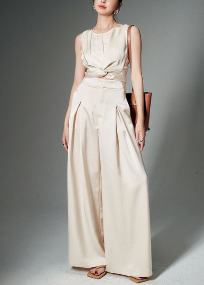 Effortlessly Elegant Pants with a Timeless Design