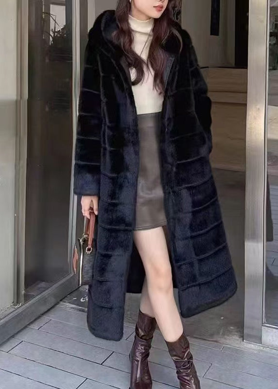 Well Tailored Coat with a Graceful Silhouette