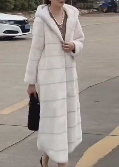 Well Tailored Coat with a Graceful Silhouette