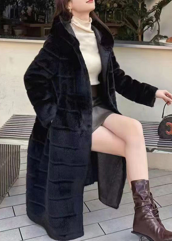 Well Tailored Coat with a Graceful Silhouette