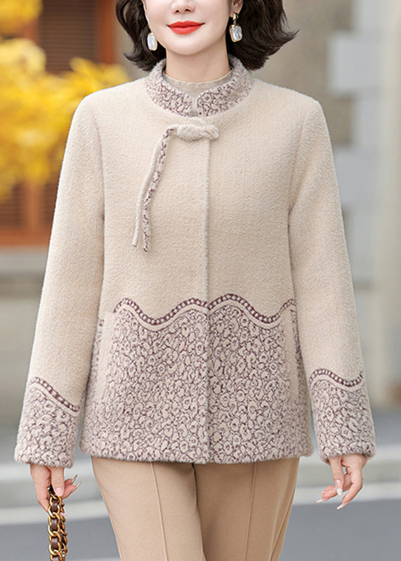 Effortlessly Elegant Coat with a Timeless Design