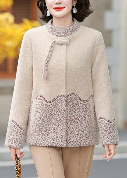 Effortlessly Elegant Coat with a Timeless Design