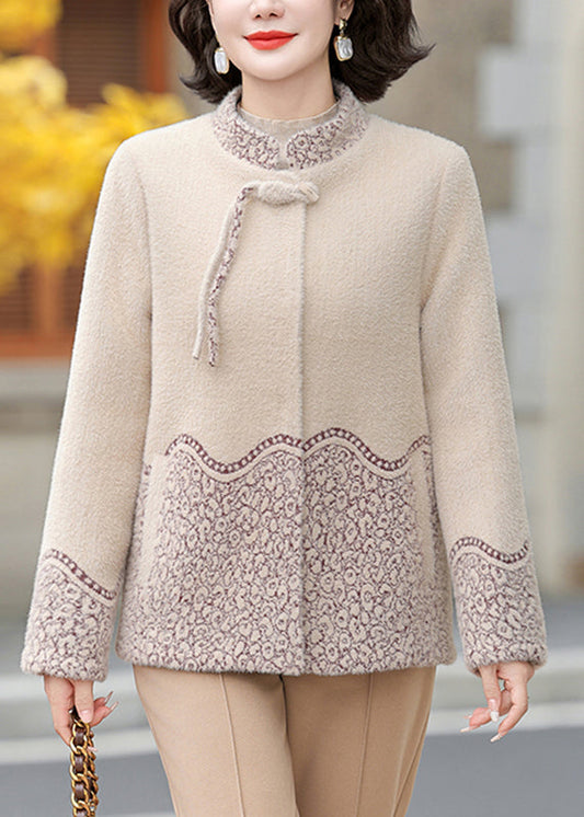 Effortlessly Elegant Coat with a Timeless Design