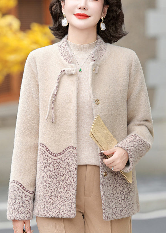 Effortlessly Elegant Coat with a Timeless Design