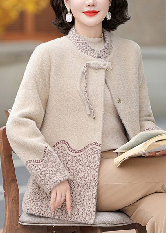 Effortlessly Elegant Coat with a Timeless Design