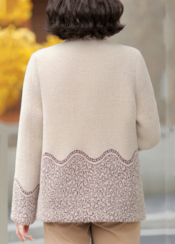 Effortlessly Elegant Coat with a Timeless Design