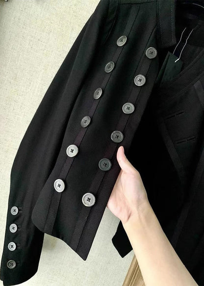 Well Tailored Coat with a Graceful Silhouette