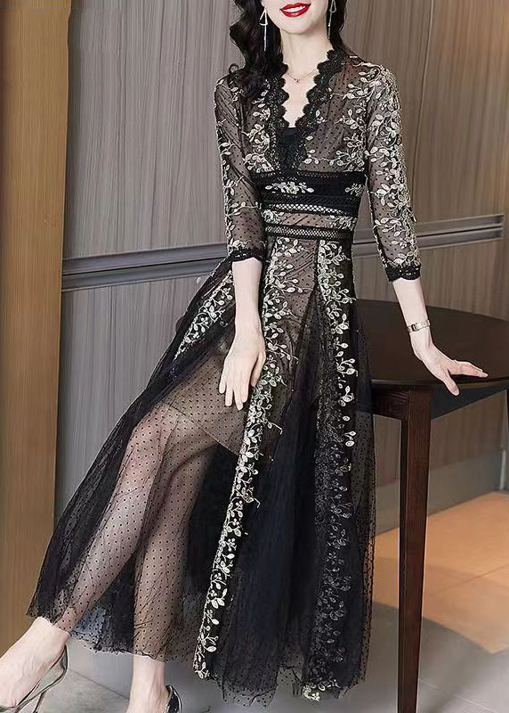 Beautifully Finished Dress in a Timeless Design