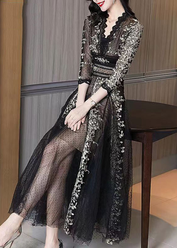 Beautifully Finished Dress in a Timeless Design