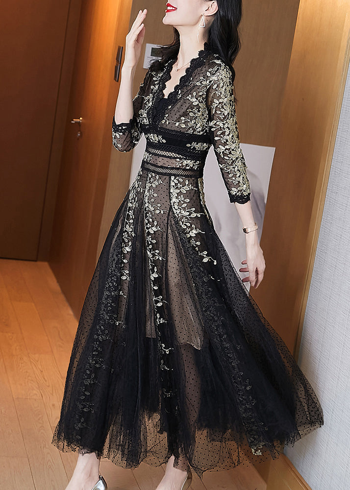 Beautifully Finished Dress in a Timeless Design