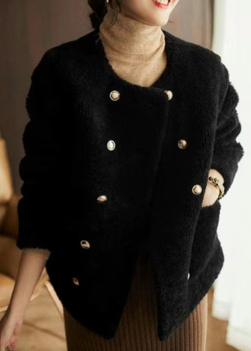 Beautifully Finished Coat in a Timeless Design