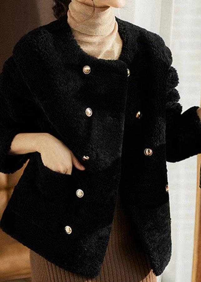 Beautifully Finished Coat in a Timeless Design