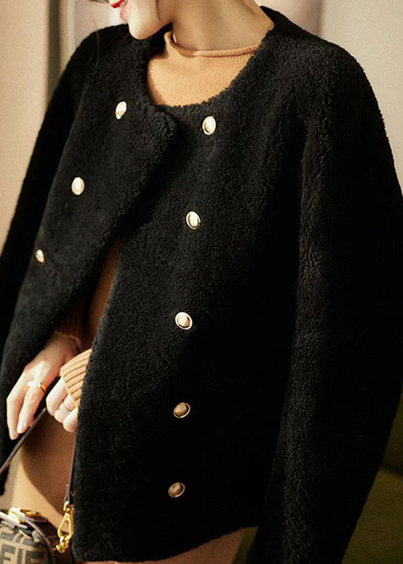 Beautifully Finished Coat in a Timeless Design