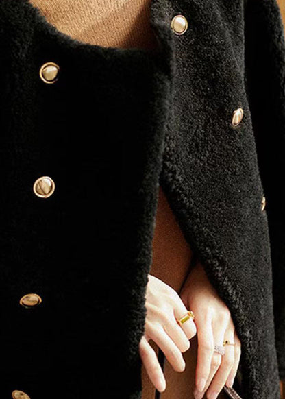 Beautifully Finished Coat in a Timeless Design