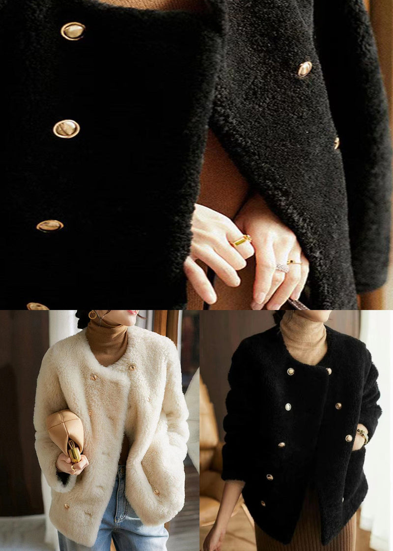Beautifully Finished Coat in a Timeless Design