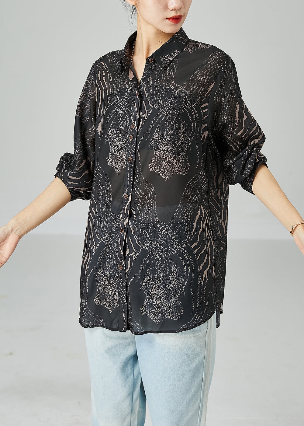 Beautifully Finished Blouse in a Timeless Design