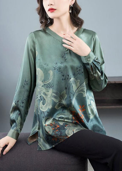 Effortlessly Elegant Top with a Timeless Design