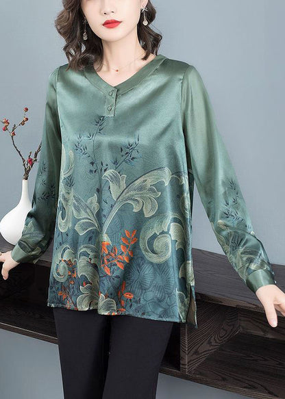 Effortlessly Elegant Top with a Timeless Design