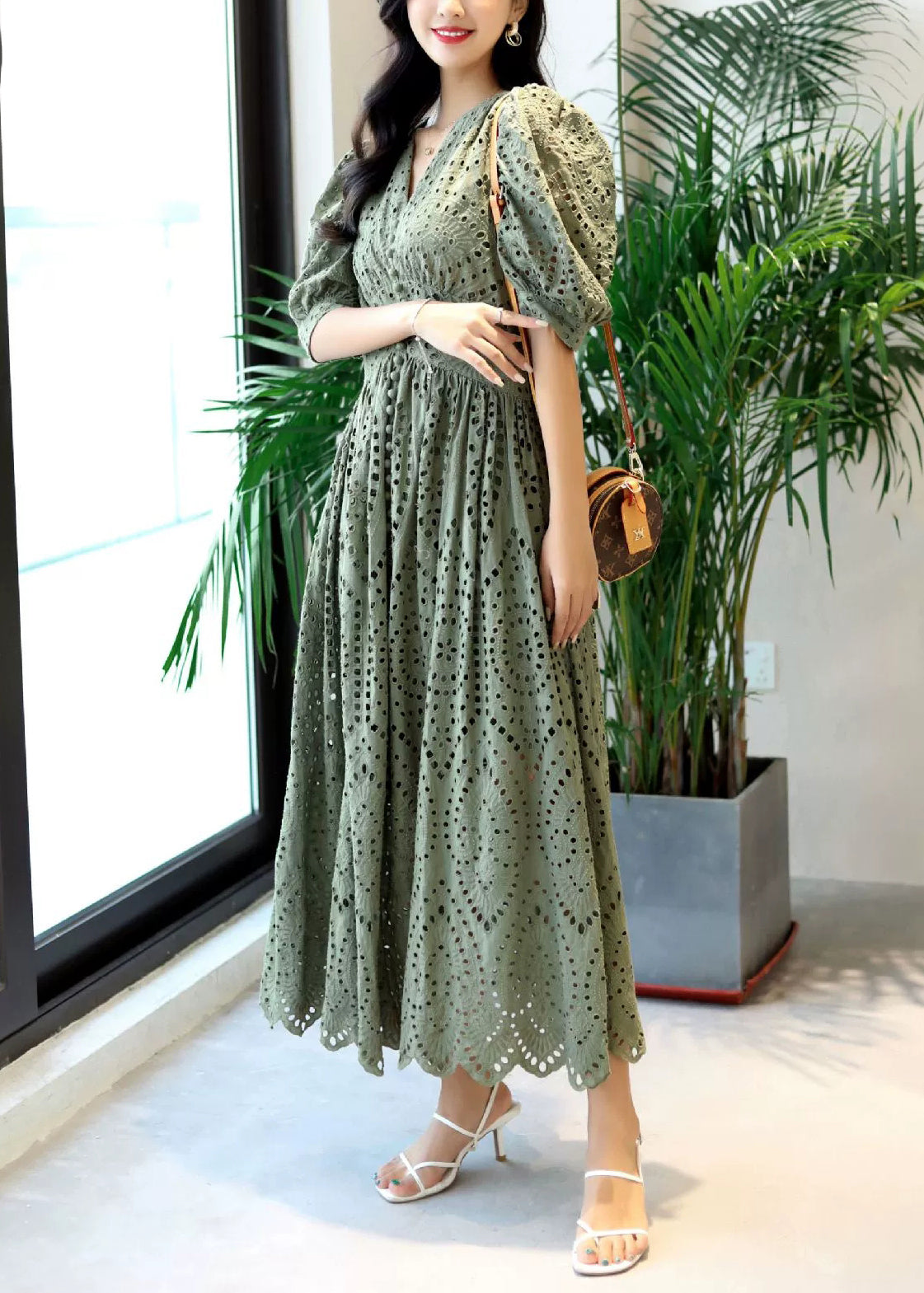 Beautifully Finished Dress in a Timeless Design