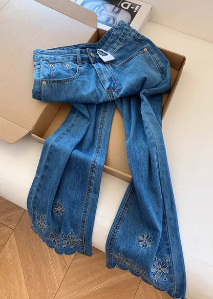 Elegantly Styled Trousers for Everyday Wear