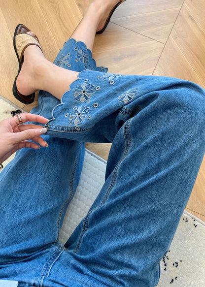 Elegantly Styled Trousers for Everyday Wear