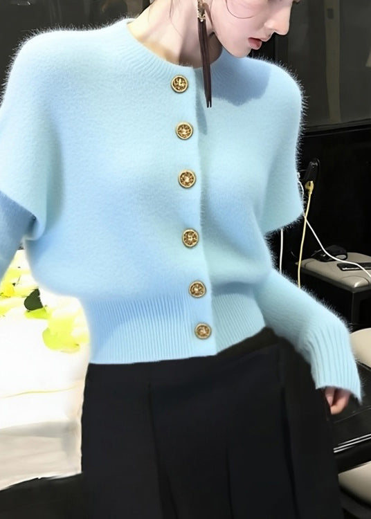 Well Tailored Sweater with a Graceful Silhouette