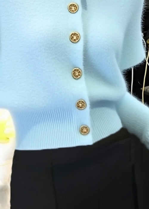 Classic Vintage Sweater with a Flattering Fit